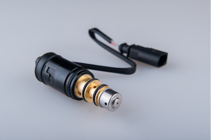 Регулюючий клапан DENSO 6SEU / 7SEU L=93 mm. З дротом та роз'ємом до компресcора автокондиціонера