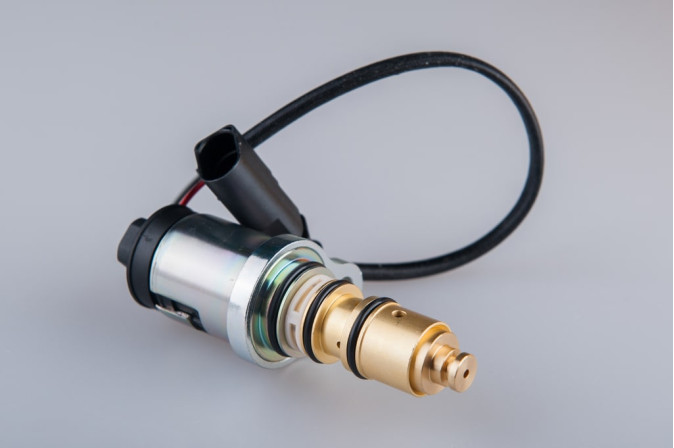 Регулюючий клапан Sanden PXE13/PXE16 L=101 mm до компресcора автокондиціонера
