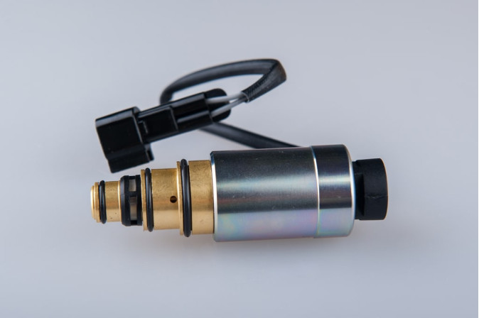 Регулюючий клапан компресора автокондиціонера Zexel DCS17E L= 86 mm
